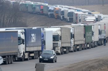 Очередь из большегрузов на границе