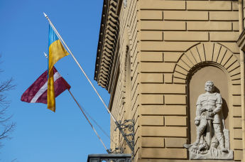 Флаги Латвии и Украины
