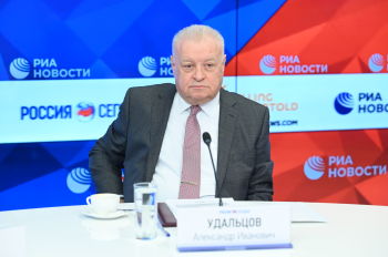 Исполнительный директор Фонда поддержки и защиты прав соотечественников, проживающих за рубежом, Александр Удальцов во время онлайн пресс-конференции к 10-летию создания Фонда поддержки и защиты прав соотечественников, проживающих за рубежом,