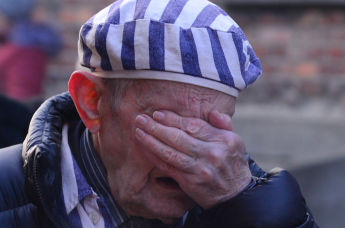 Бывший узник концентрационного лагеря "Аушвиц-Биркенау" принимает участие на мероприятиях, посвященных 75-летию освобождения Советской армией концентрационного лагеря "Освенцим" (Аушвиц) в Польше