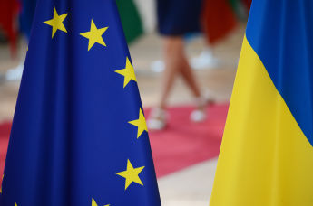 Флаги Украины и Европейского Союза