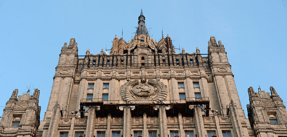 Здание министерства иностранных дел РФ на Смоленской-Сенной площади в Москве.