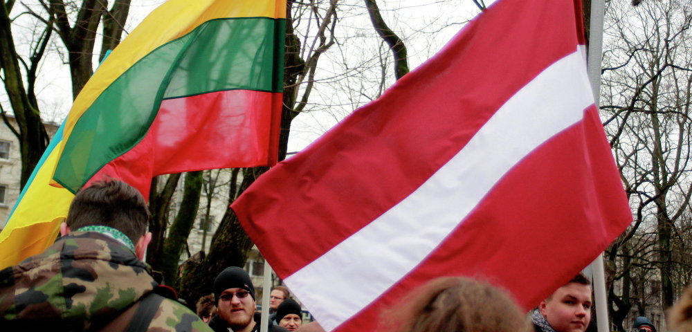 Литовский и латышский флаг Литовский и латышский флаг