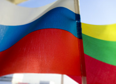 Флаги России и Литвы