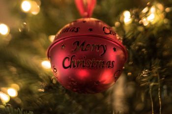 Игрушка на елке