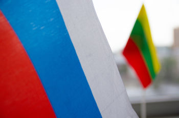 Флаги России и Литвы