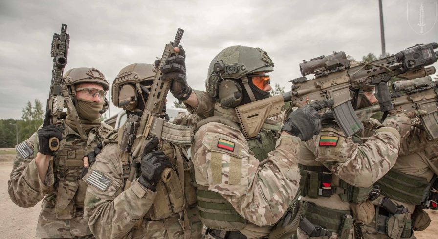 Литовские и американские военнослужащие